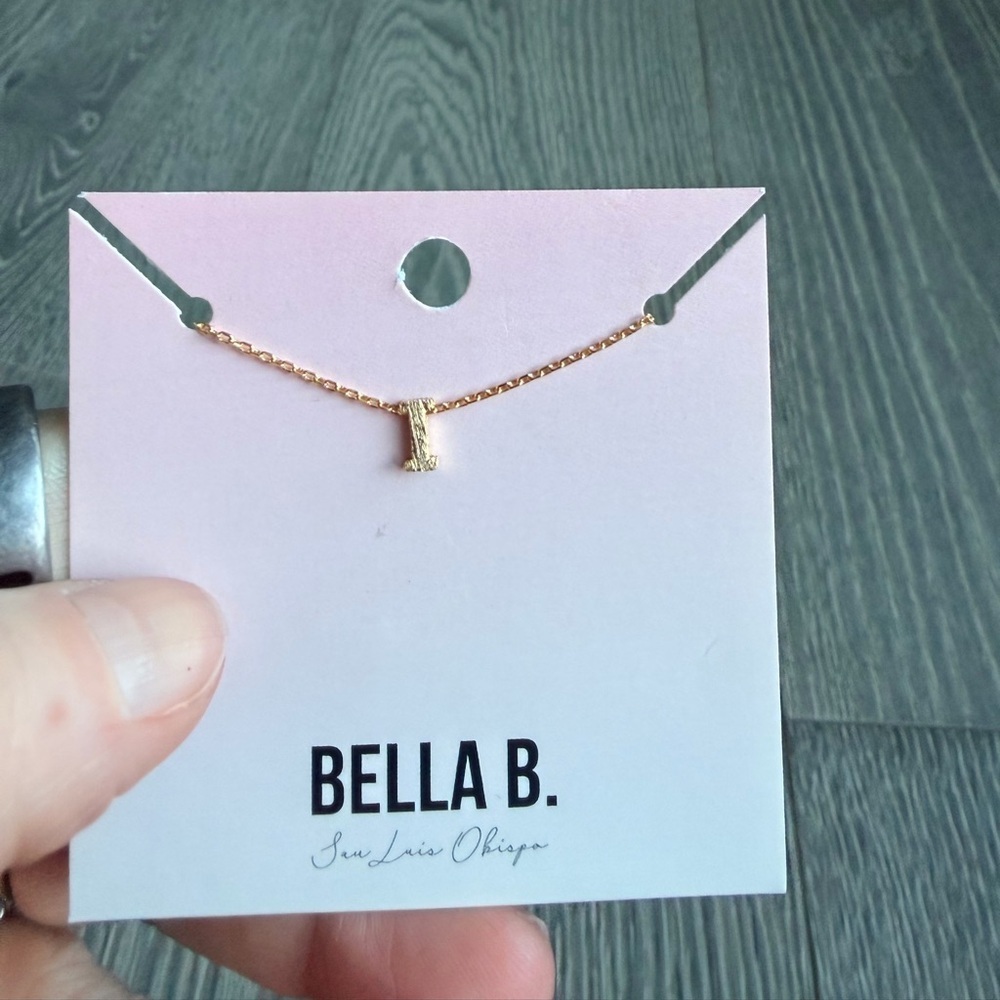 Gold Initial Charm Necklace "I"